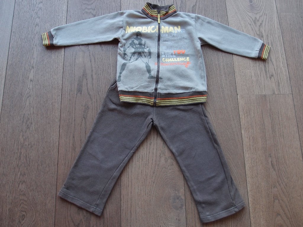 Mooie jongens sweat jogging pak jogging stof maat 104 pakket, Kinderen en Baby's, Kinderkleding | Maat 104, Ophalen of Verzenden