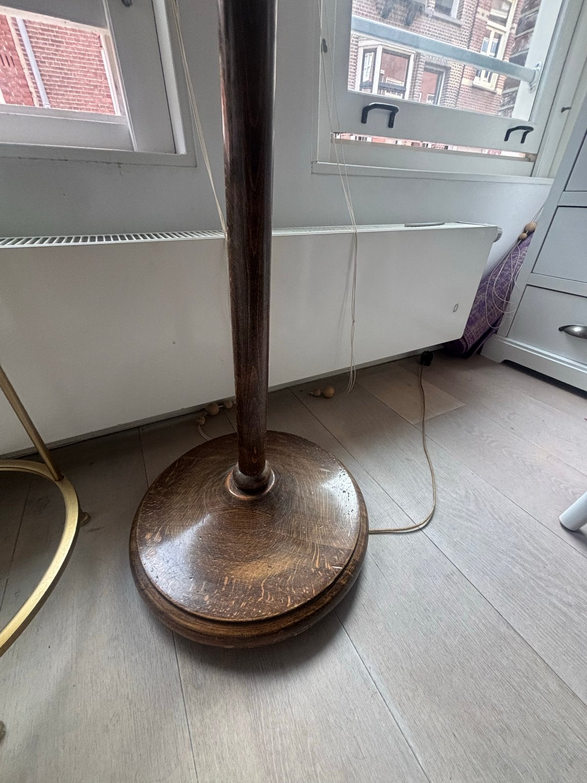 Prachtige Antieke houten vloerlamp met oversized kap, Ophalen