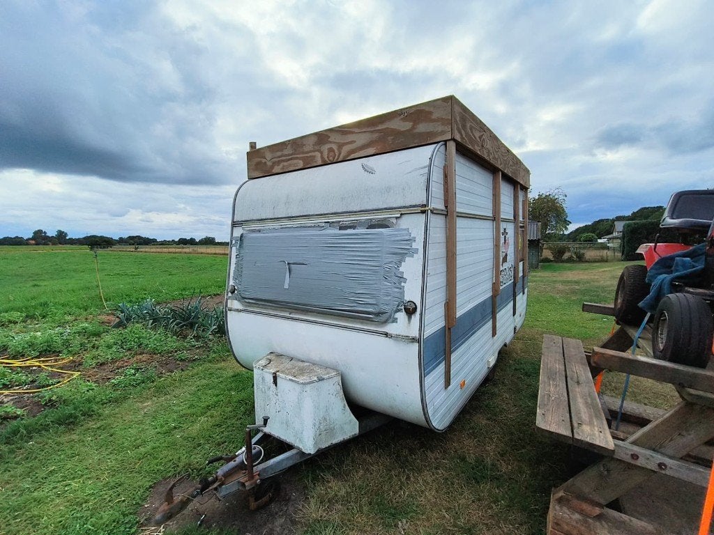 Festival caravan, Drie personen of meer