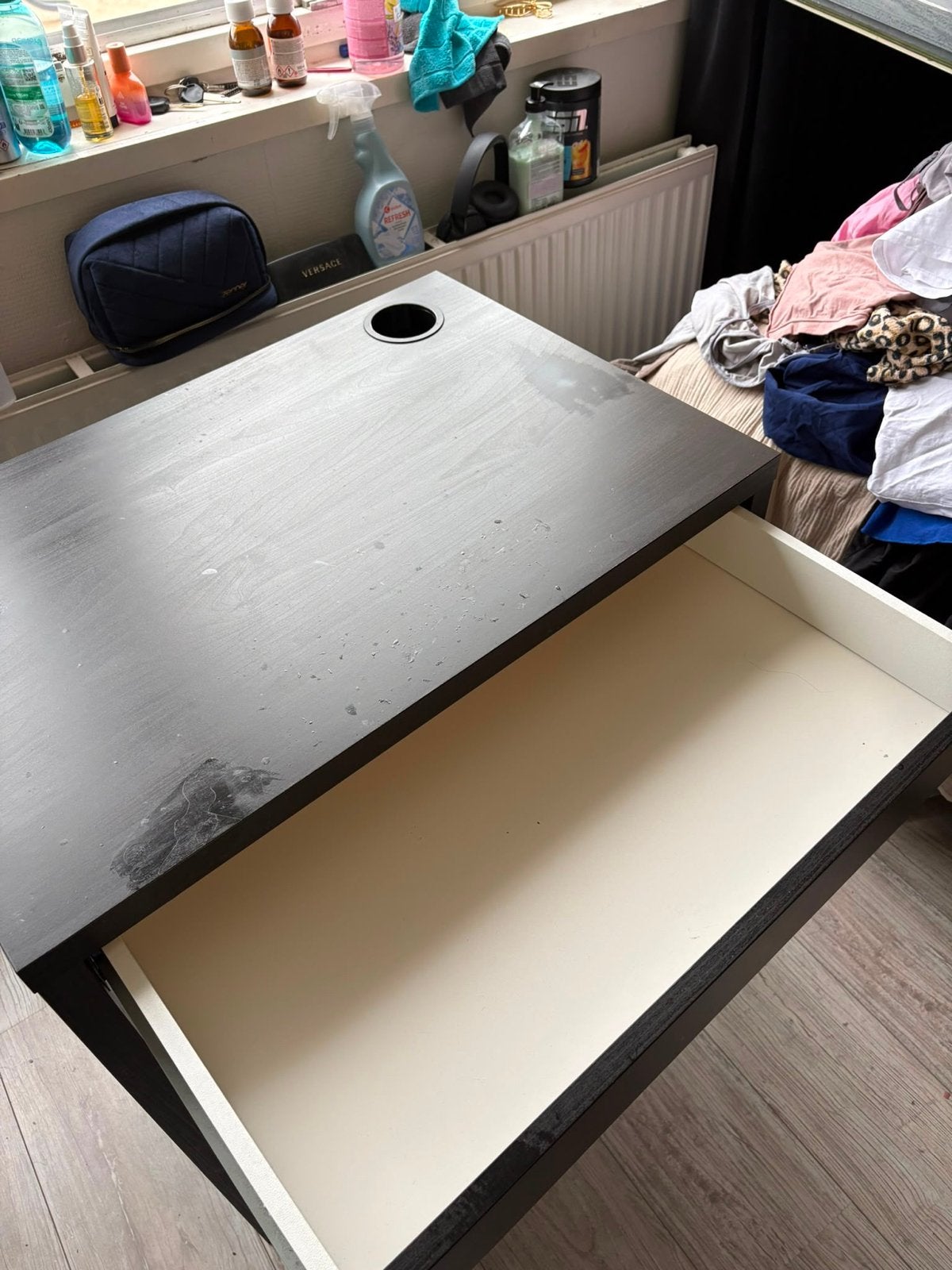 Zwart bureau met lade en kabeldoorvoer, Ophalen, Zwart, Gebruikt, Met lades