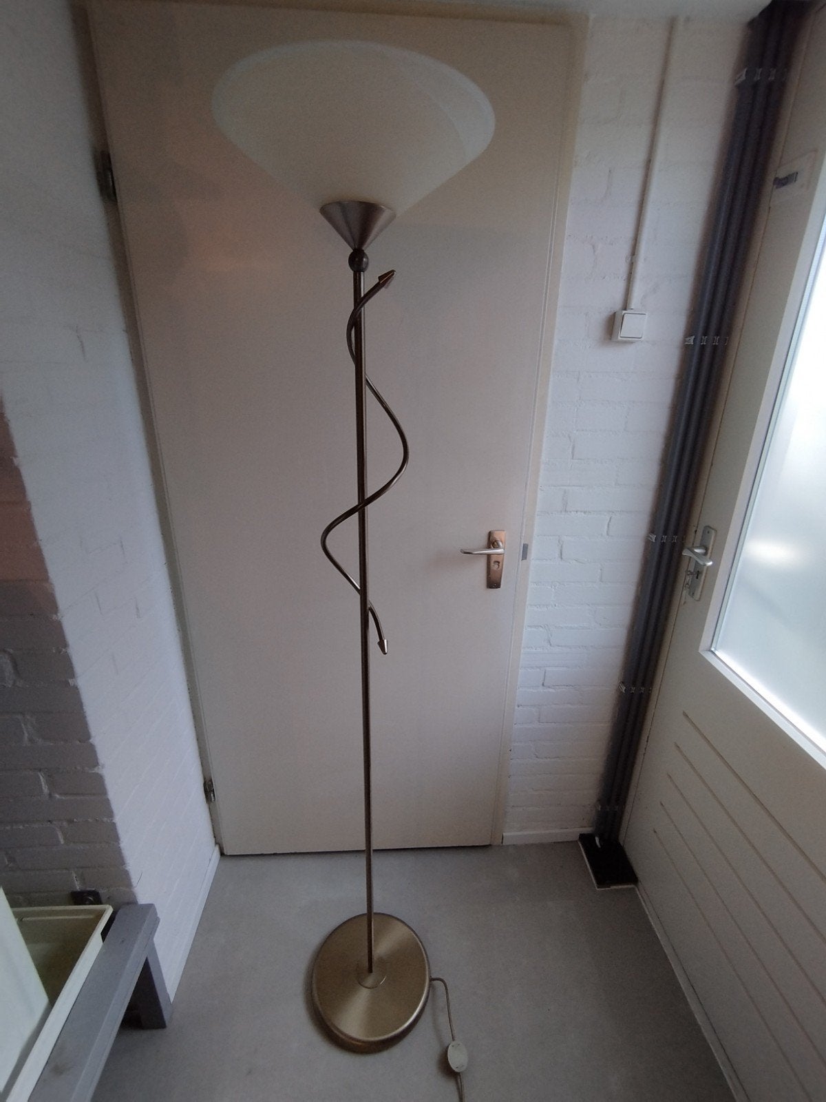 Stijlvolle vloerlamp met glazen kap, Gebruikt, Modern, elegant, Ophalen of Verzenden, Glas