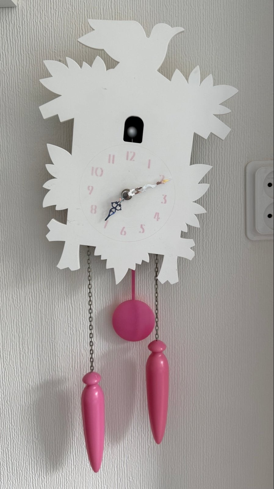 Leuke witte kinderkamer klok met roze accenten, Ophalen of Verzenden, Gebruikt, Klok