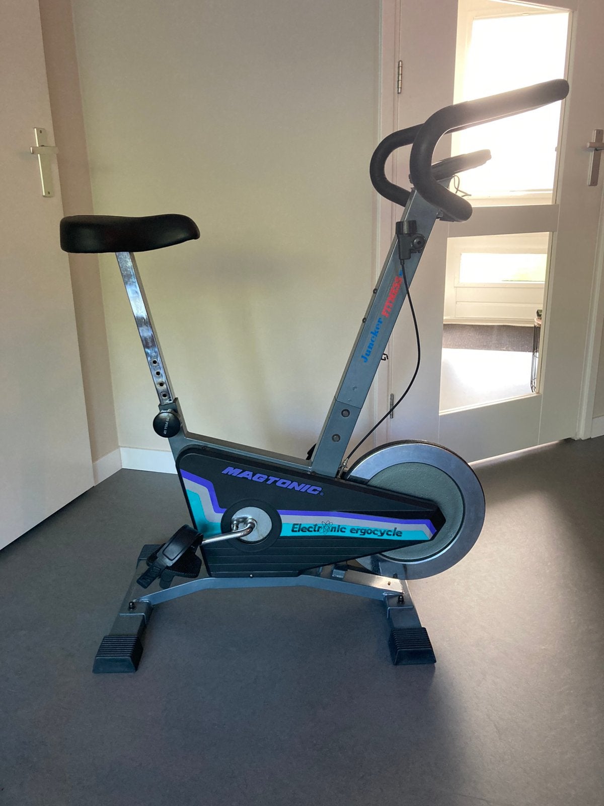 Hometrainer Magtonic electronic ergocycle, Sport en Fitness, Ophalen, Zo goed als nieuw, Hometrainer
