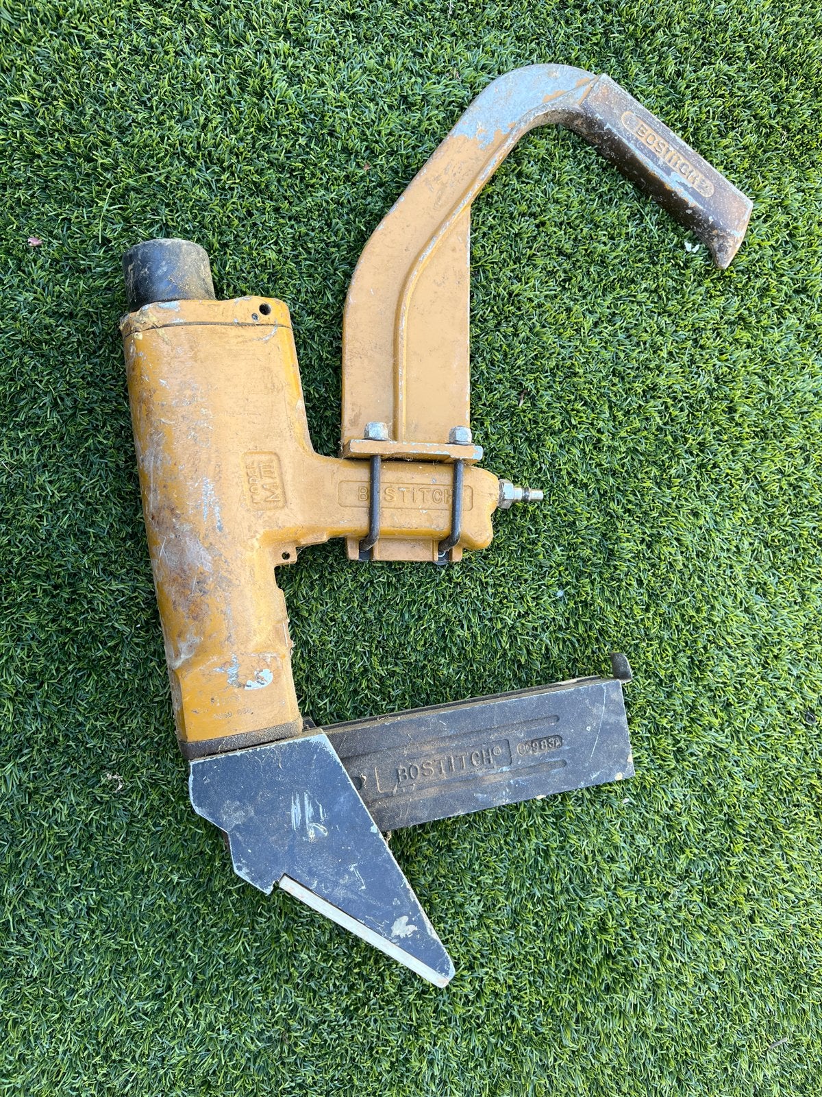 Bostitch pneumatische vloernietmachine met nietjes, Ophalen of Verzenden, Gebruikt