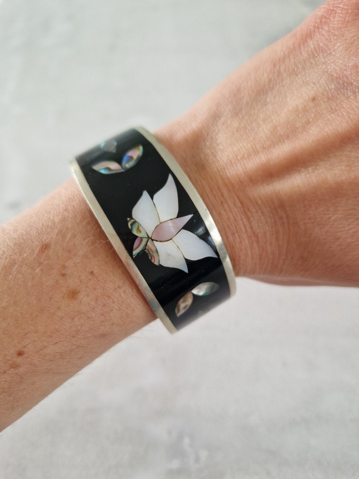 Vintage alpaca zilveren bangle armband met parelmoer, Ophalen of Verzenden, Zilver, Armband, Met edelsteen