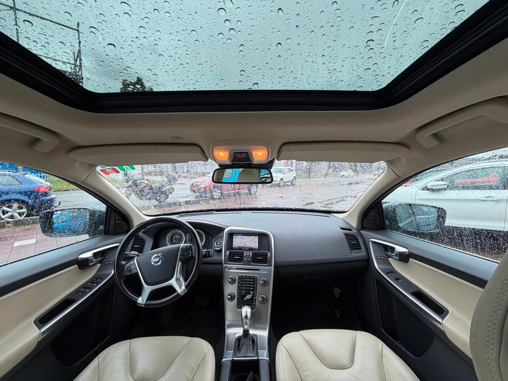 Volvo XC60 2.4 D5 AWD Summum AUT|NAV|Cam|Leder|PANO|DealerOH, Auto's, Automaat, Euro 5, 15 km/l, Gebruikt