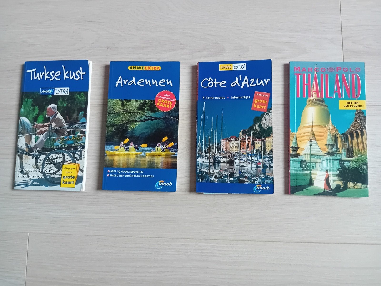 4 reisgidsjes, Europa, Zo goed als nieuw, Reisgids of -boek, Ophalen