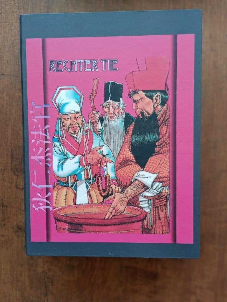 rechter Tie Robert van Gulik 7 softcovers in cassette NIEUW, Boeken, Stripboeken, Complete serie of reeks, Nieuw, Ophalen of Verzenden