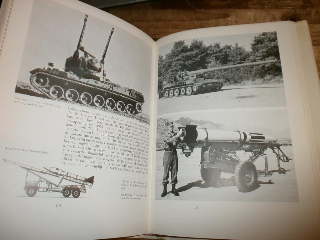 vuurwapens van 1840 tot heden veel info en bijz fotos, Ophalen of Verzenden, Tweede Wereldoorlog, Gelezen, Overige onderwerpen