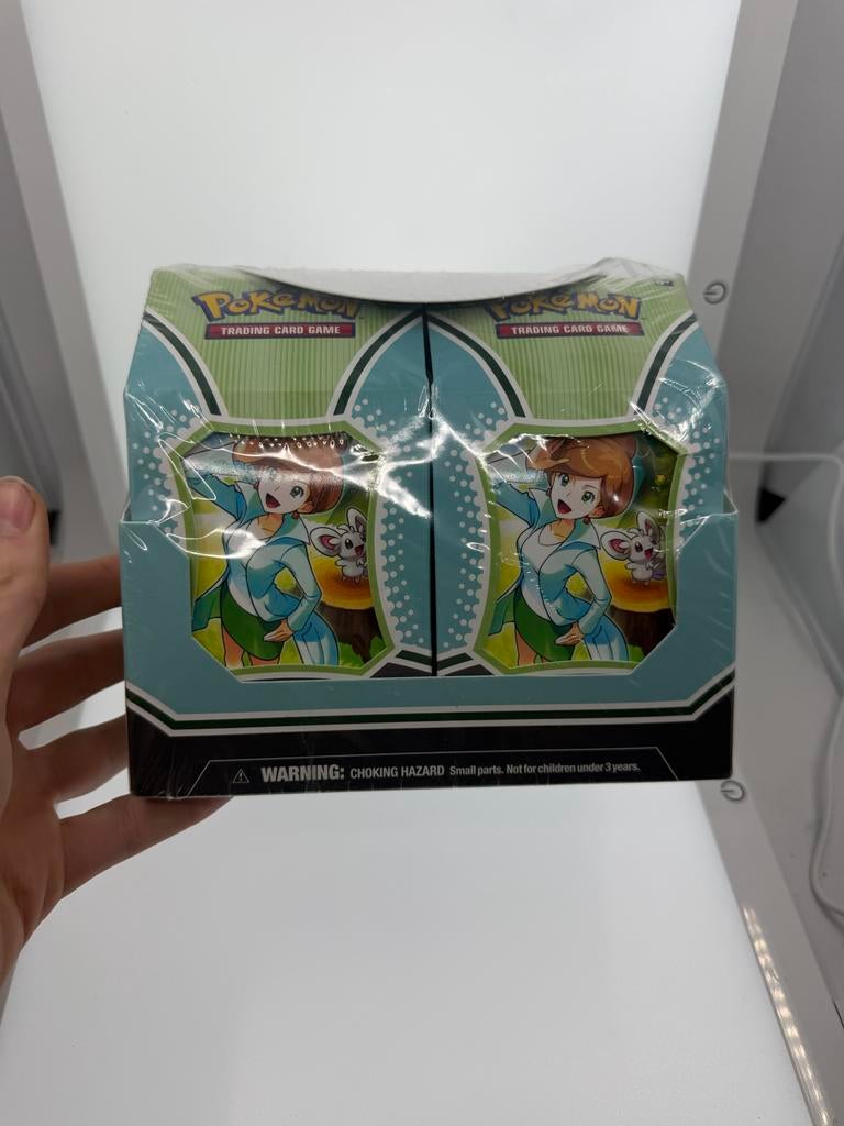 Pokémon TCG: Professor Juniper Tournament Collection 4 stuks, Ophalen of Verzenden, Nieuw, Overige typen, Foil