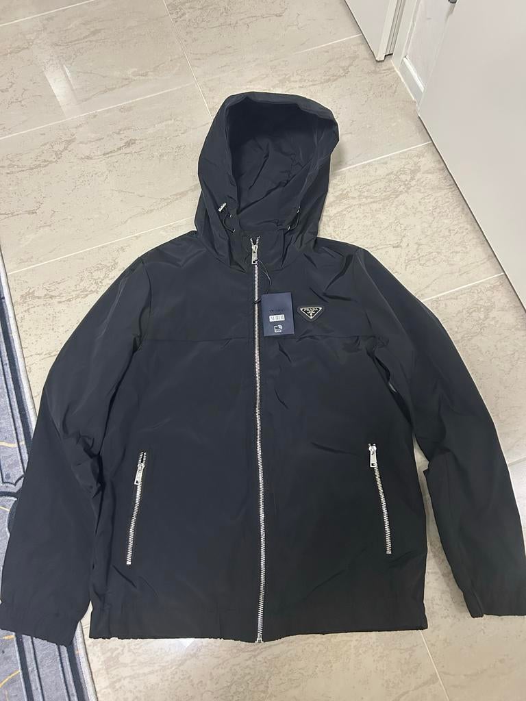 Prada Zwarte Jas met Capuchon - M, Ophalen of Verzenden, Nieuw, Maat 48/50 (M), Zwart