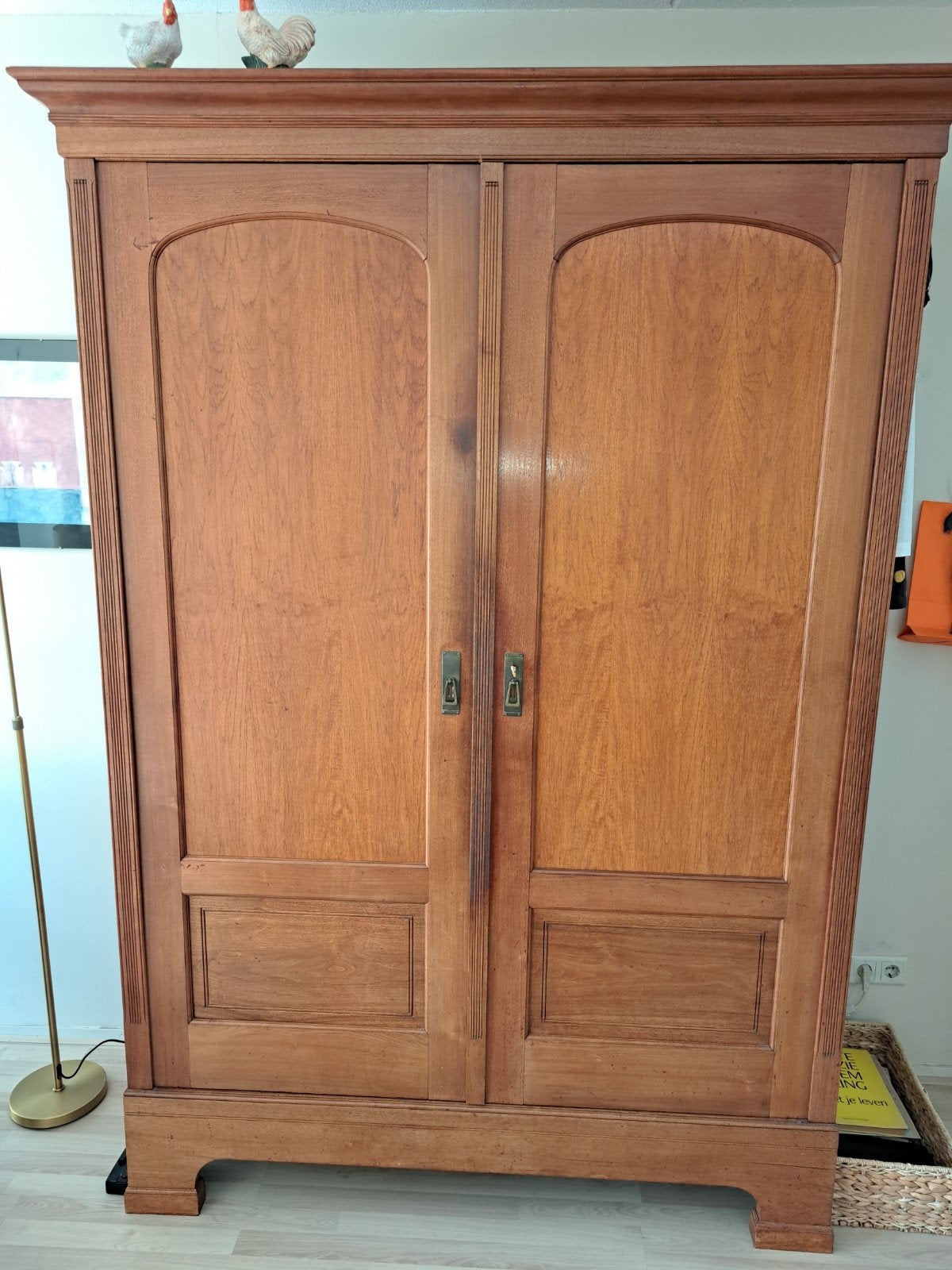 Houten kast 227x160x55 cm, Antiek en Kunst, Ophalen
