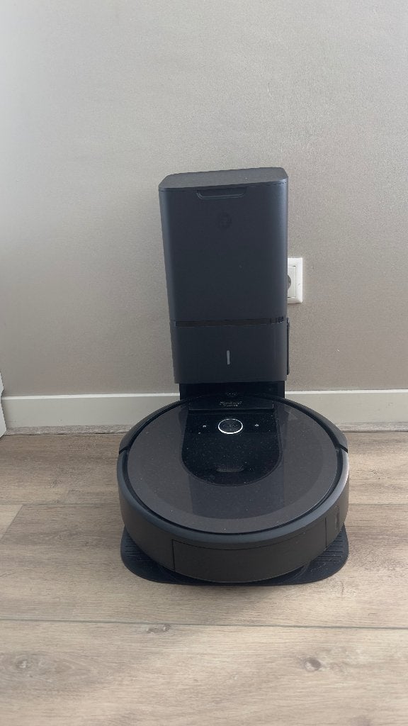 iRobot Roomba i7+ robotstofzuiger met Clean Base (compleet), IRobot, Zo goed als nieuw, Robotstofzuiger, Minder dan 1200 watt
