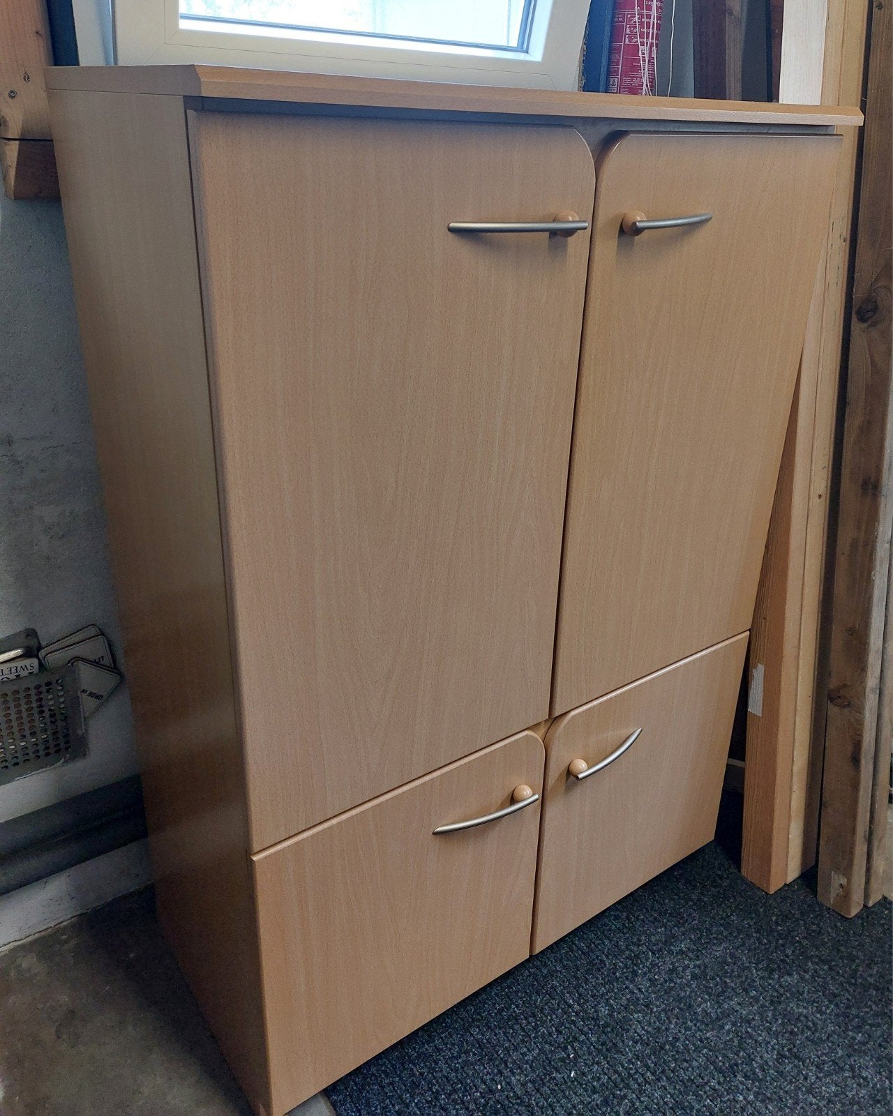 GRATIS opbergkast met uitneembare plank tv/stereo etc GRATIS, Ophalen, Gebruikt