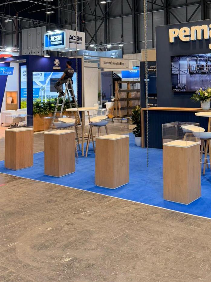 Sokkels met plexiglas kap, Ophalen, Zo goed als nieuw