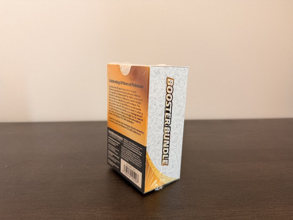 Foto 7 van Pokémon 30th Anniversary Booster Bundle – Sealed