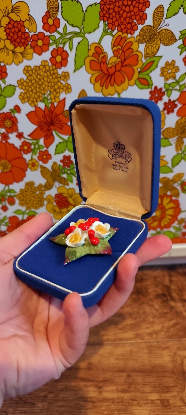 Vintage Aynsley Broche Ster Bloemen Porselein in Doosje, Overige materialen, 4 tot 7 cm, Aynsley, Overige kleuren