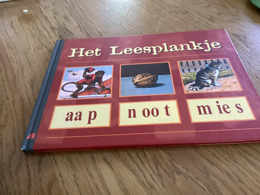 Het leesplankje  en een bijbehorend snoepblikje en nog 1, Ophalen of Verzenden, Zo goed als nieuw, Non-fictie