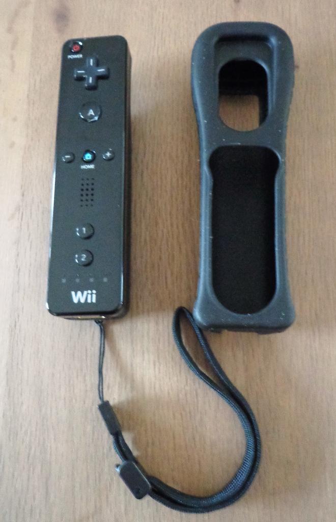 Remote controller zwart + polsbandje + siliconen hoesje, Ophalen of Verzenden, Zo goed als nieuw, Wii, Wii-mote of Nunchuck