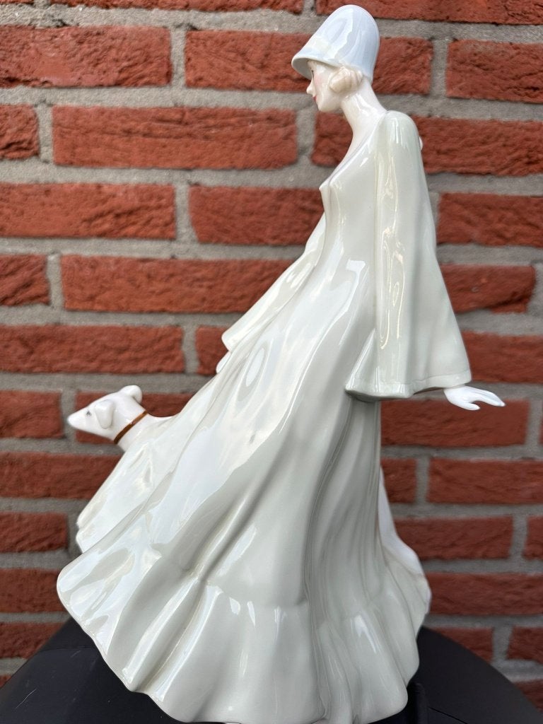 porseleinen sculptuur Large royal doulton lady dog windhond, Antiek en Kunst, Ophalen of Verzenden