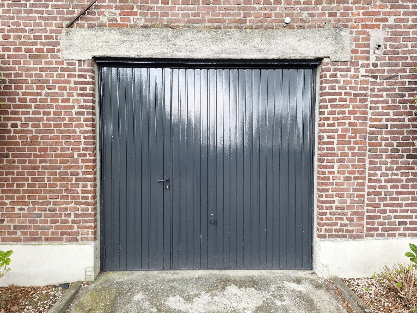 Stalen garagedeur met loopdeur, Ophalen of Verzenden, Gebruikt, 200 cm of meer, 200 cm of meer
