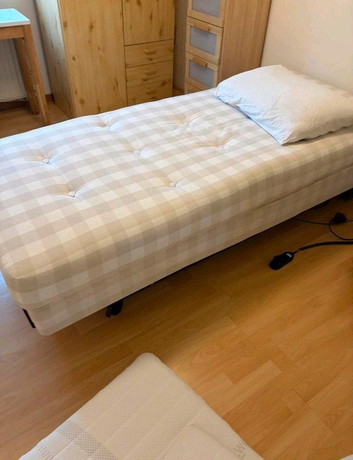 Hastens 1 pers elektrisch verstelbaar 210cm lang, Ophalen, 90 cm, Eenpersoons, 210 cm