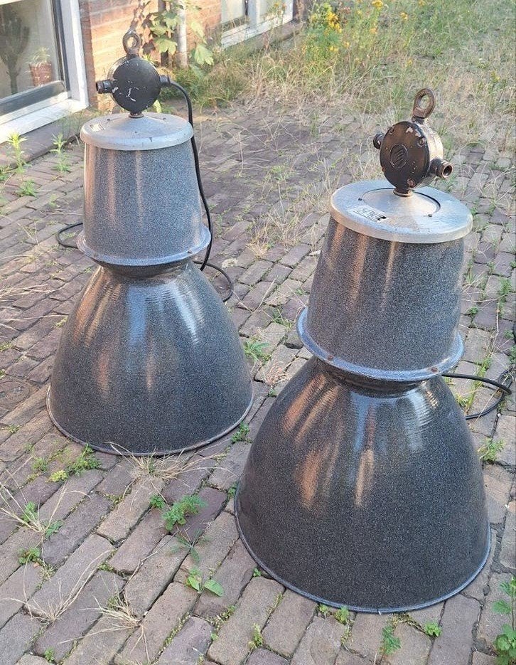 2 Industriële Hanglamp Elektrosvit, Jaren '60, Grijs Emaille, Ophalen