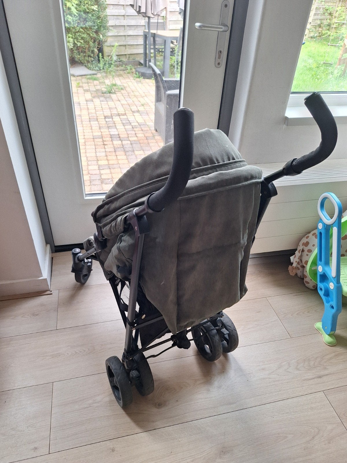Buggy met defecte wielen - voor onderdelen of reparatie, Ophalen, Gebruikt, Overige merken