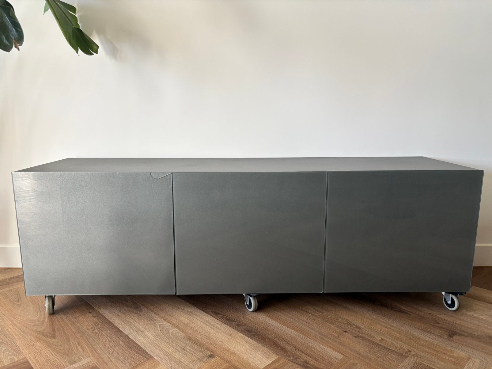 tv-meubel op wieltjes 180x60x49, Huis en Inrichting, Kasten | Televisiemeubels, Ophalen, Gebruikt, Glas, 150 tot 200 cm
