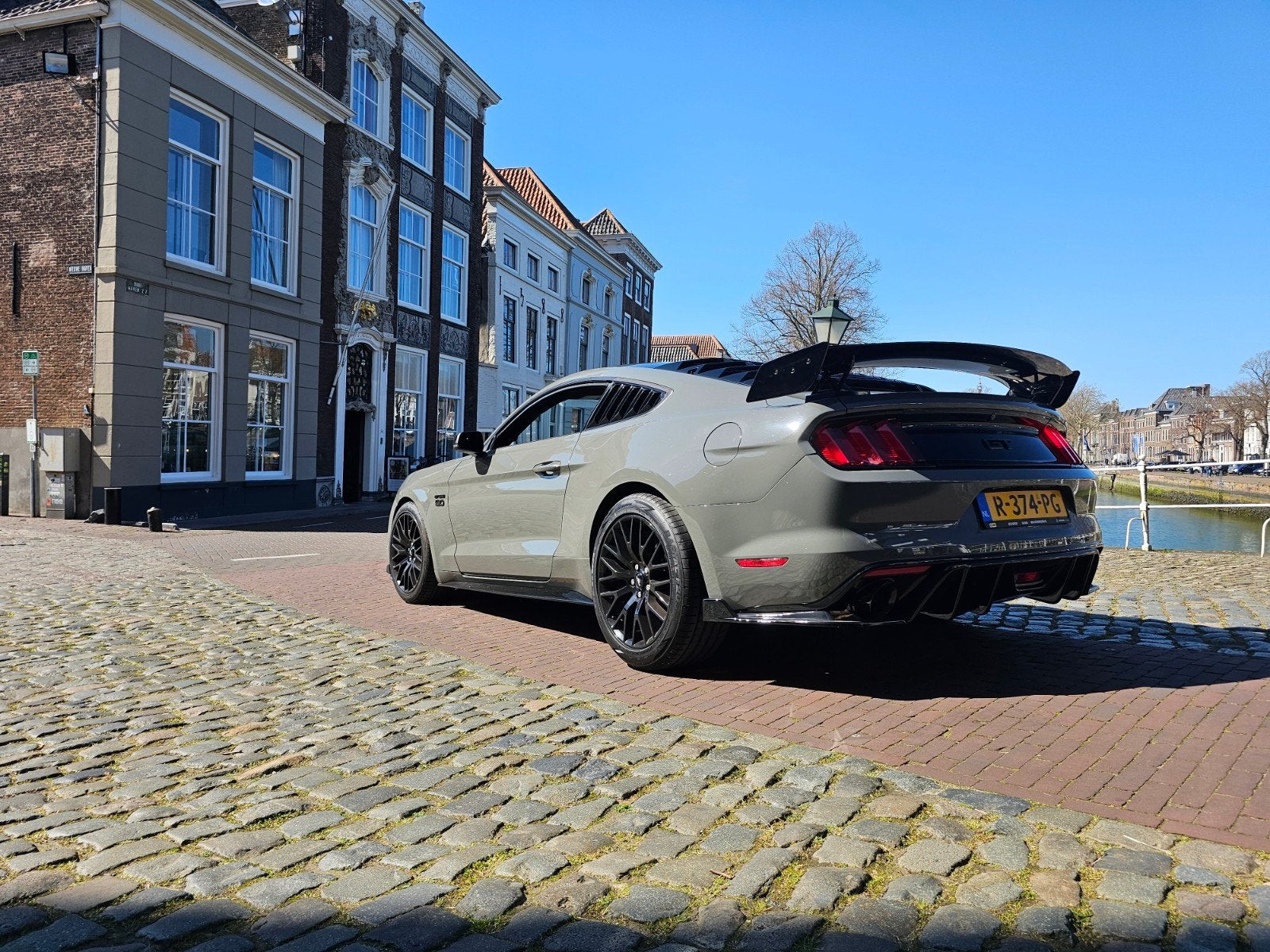 Ford Mustang GT Custom Made Nardo Grey, Auto's, Automaat, Achterwielaandrijving, Overige kleuren, 4 stoelen