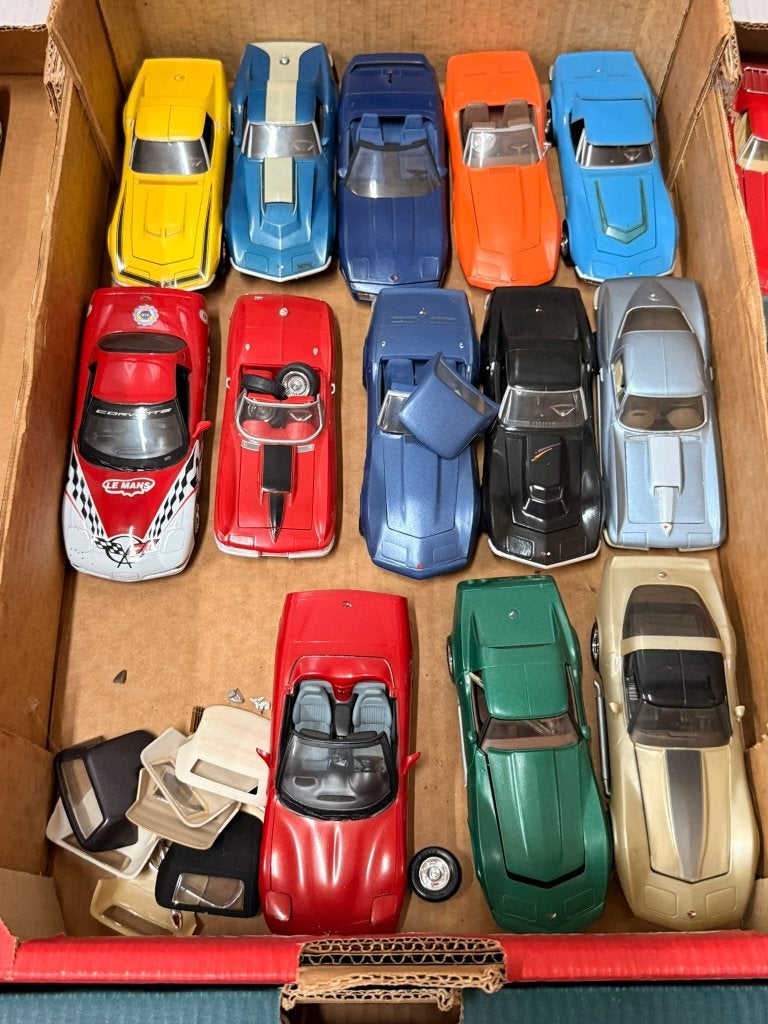 82x Corvette C1 C2 C3 C4 C5 gebouwde kits Revell etc lot, Ophalen, Gebruikt, Auto, Revell