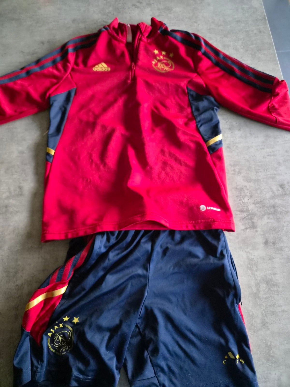 Ajax trainingspak rood/blauw - maat 152, Ophalen, Gebruikt, Adidas, Jongen of Meisje