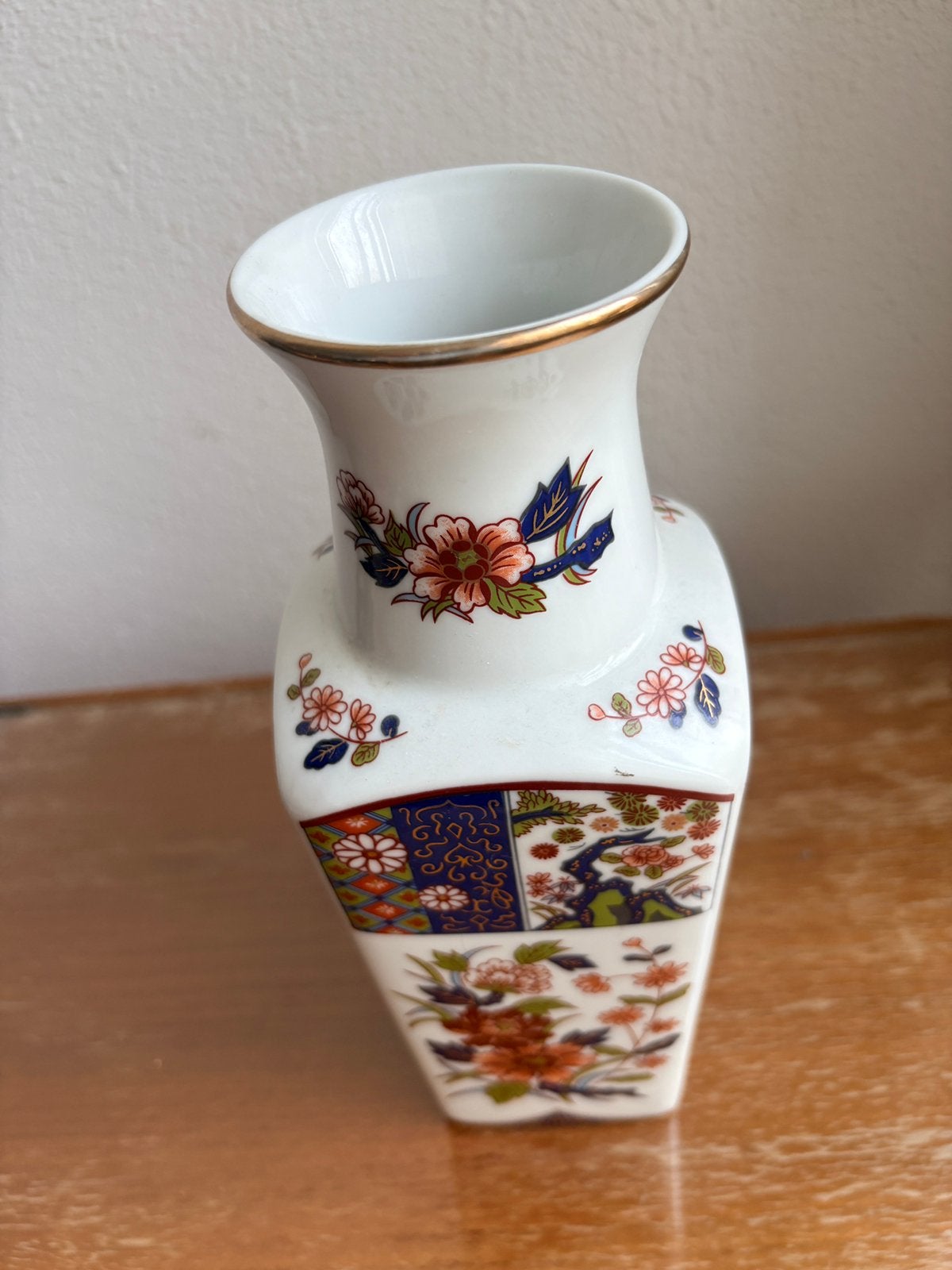 Vintage vierkante Japanse porceleinen  vaas, Antiek en Kunst, Ophalen of Verzenden
