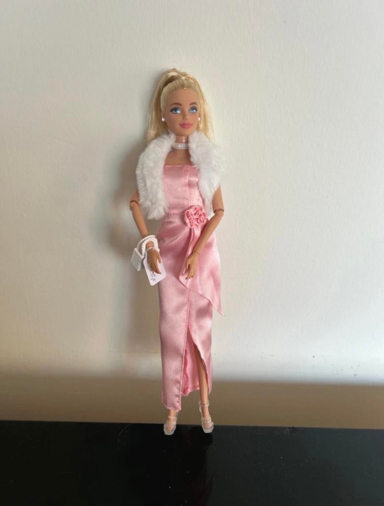 Barbie in Roze Avondjurk met Witte Bont Stola, Ophalen of Verzenden, Zo goed als nieuw, Barbie