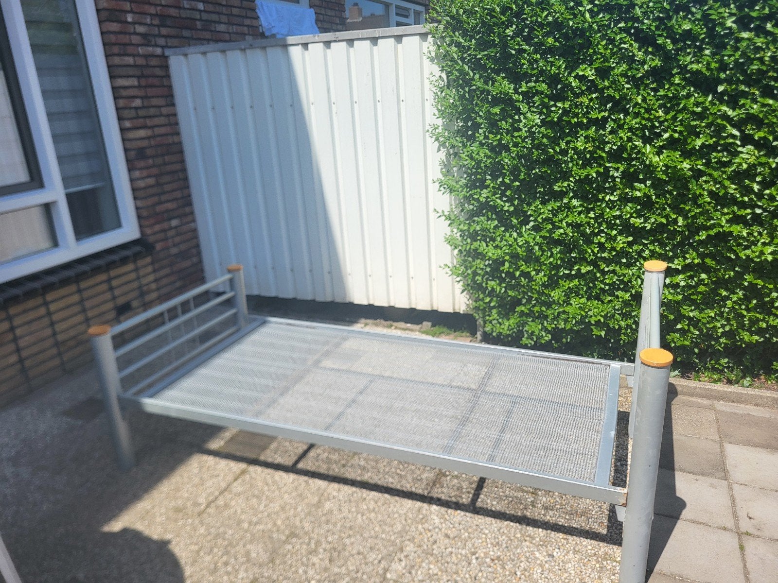 Bed zonder matras, Ophalen, Eenpersoons, Zo goed als nieuw, Metaal