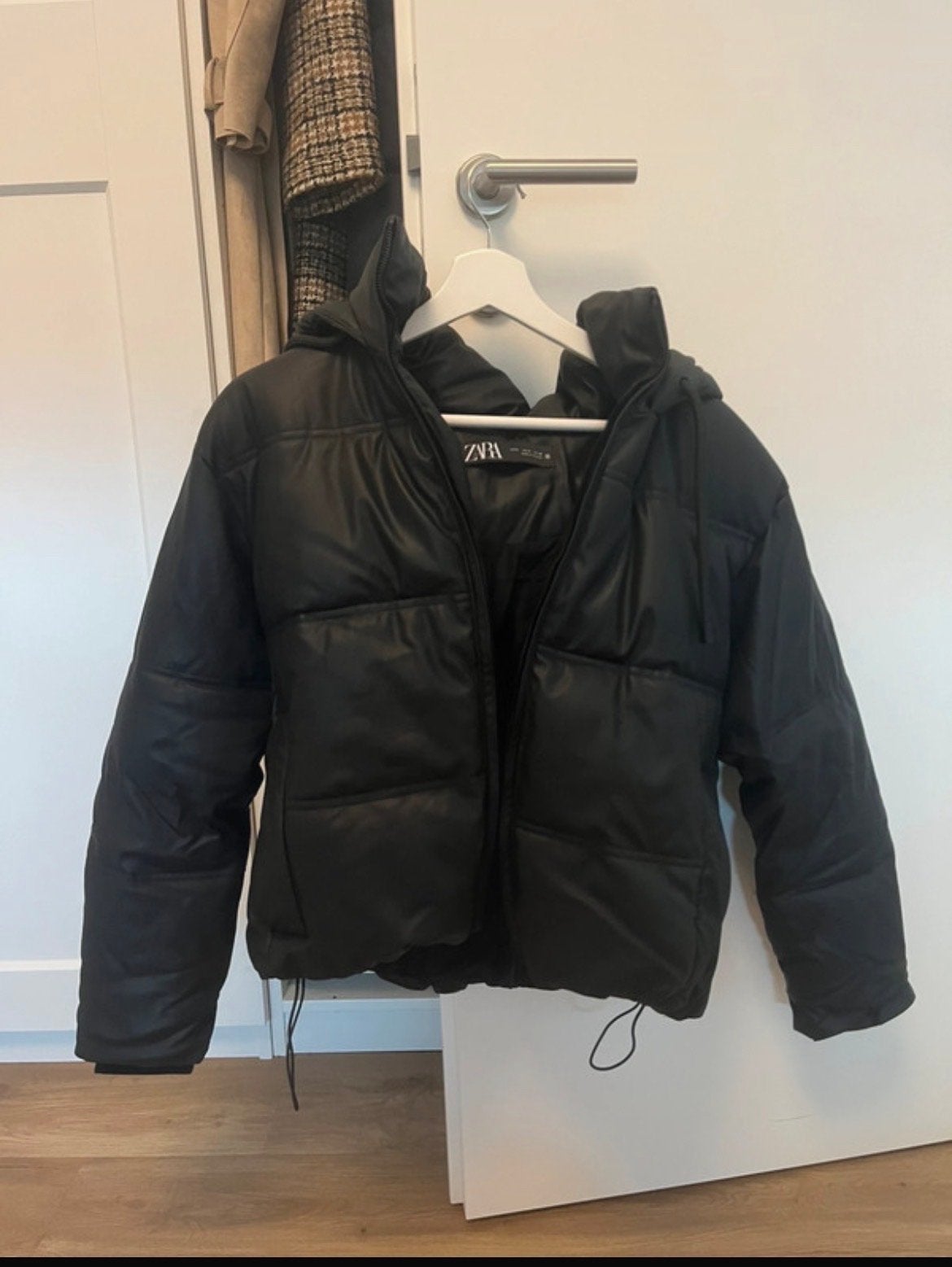 Zara Zwarte Puffer Jas Maat S, Ophalen of Verzenden, Zo goed als nieuw, Maat 36 (S), Zwart