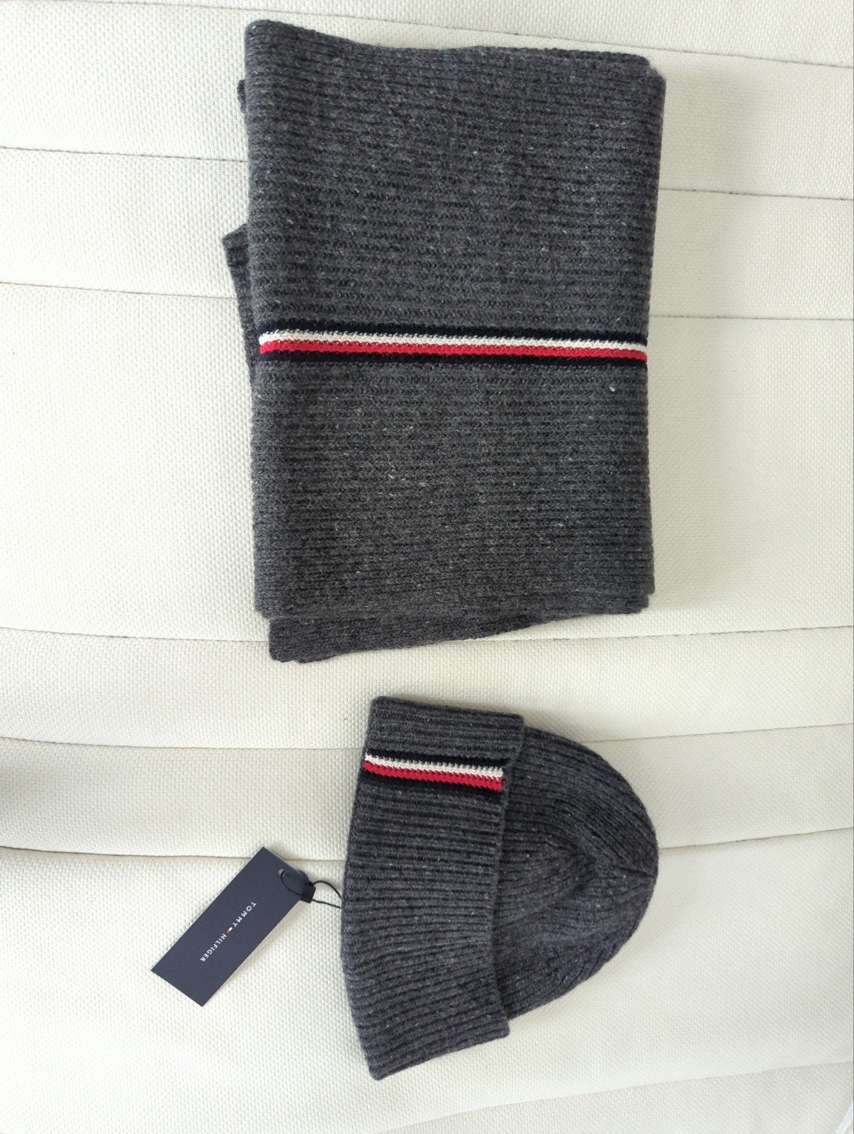 Tommy Hilfiger Geschenkdoos: Muts en Sjaal - Nieuw!, Tommy Hilfiger, Nieuw, Overige maten, Ophalen of Verzenden