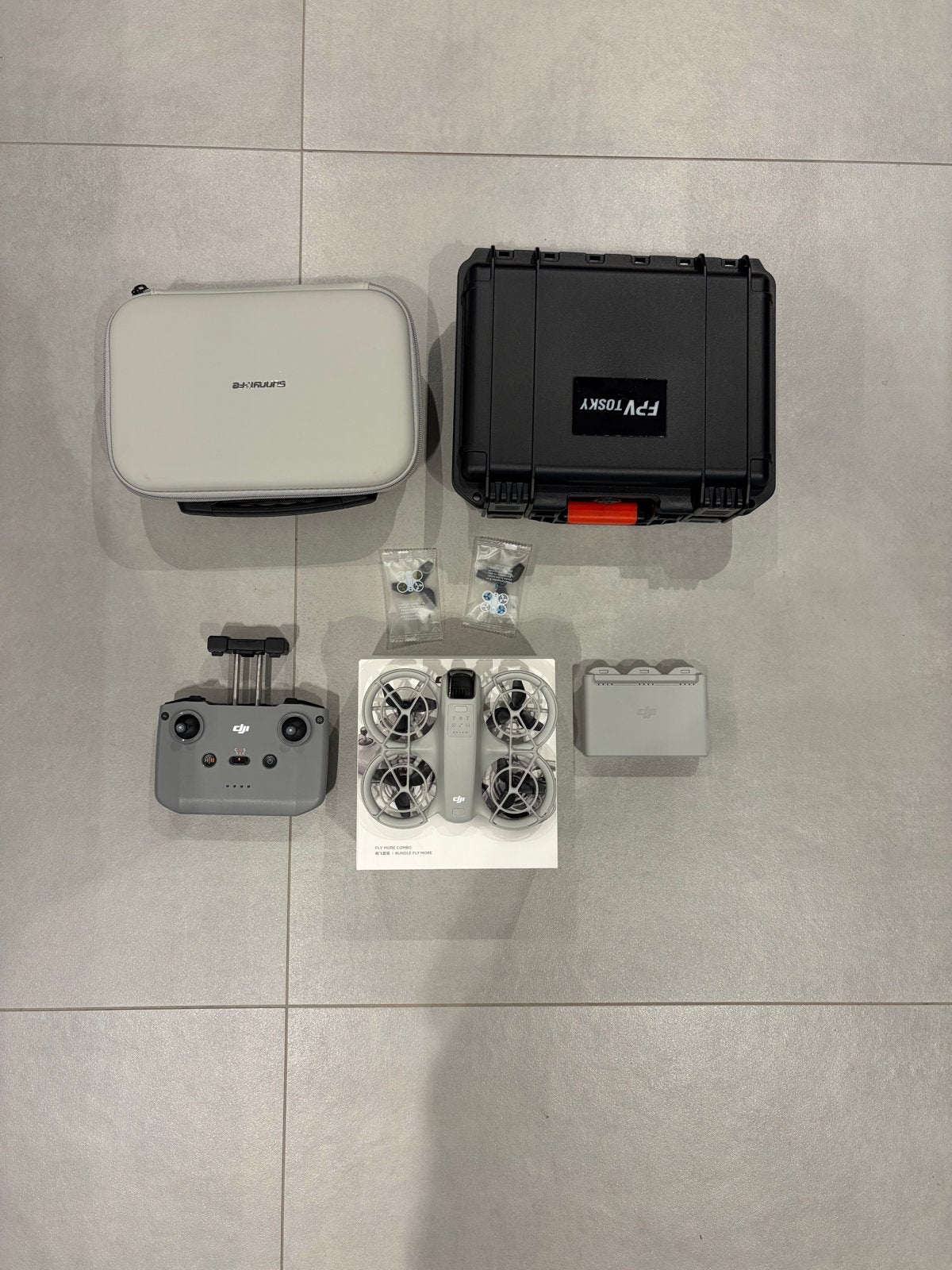 DJI Neo Fly More Combo + RC-N3 | 3 accu's | 2 cases, Audio, Tv en Foto, Drones, Ophalen, Cameradrone, Extra accu('s), 15 tot 30 minuten
