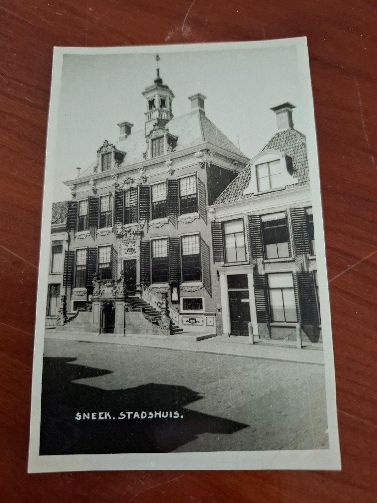 Ansichtkaart Sneek Stadhuis Gemeentehuis, Ophalen of Verzenden, 1940 tot 1960, Ongelopen, Friesland