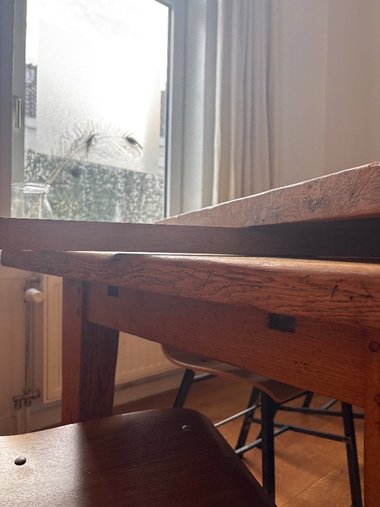 Foto 9 van Robuuste eikenhouten eettafel met lades