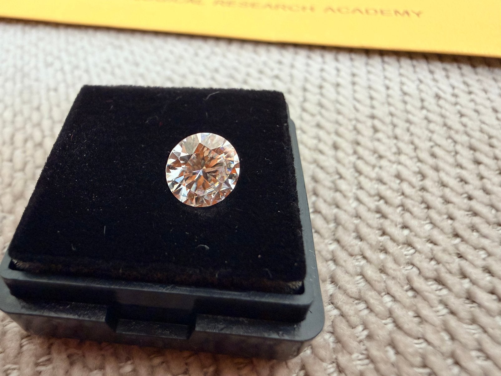 Nieuwe 1 karaat Moissanite diamant met GRA certificaat, Ophalen of Verzenden, Nieuw