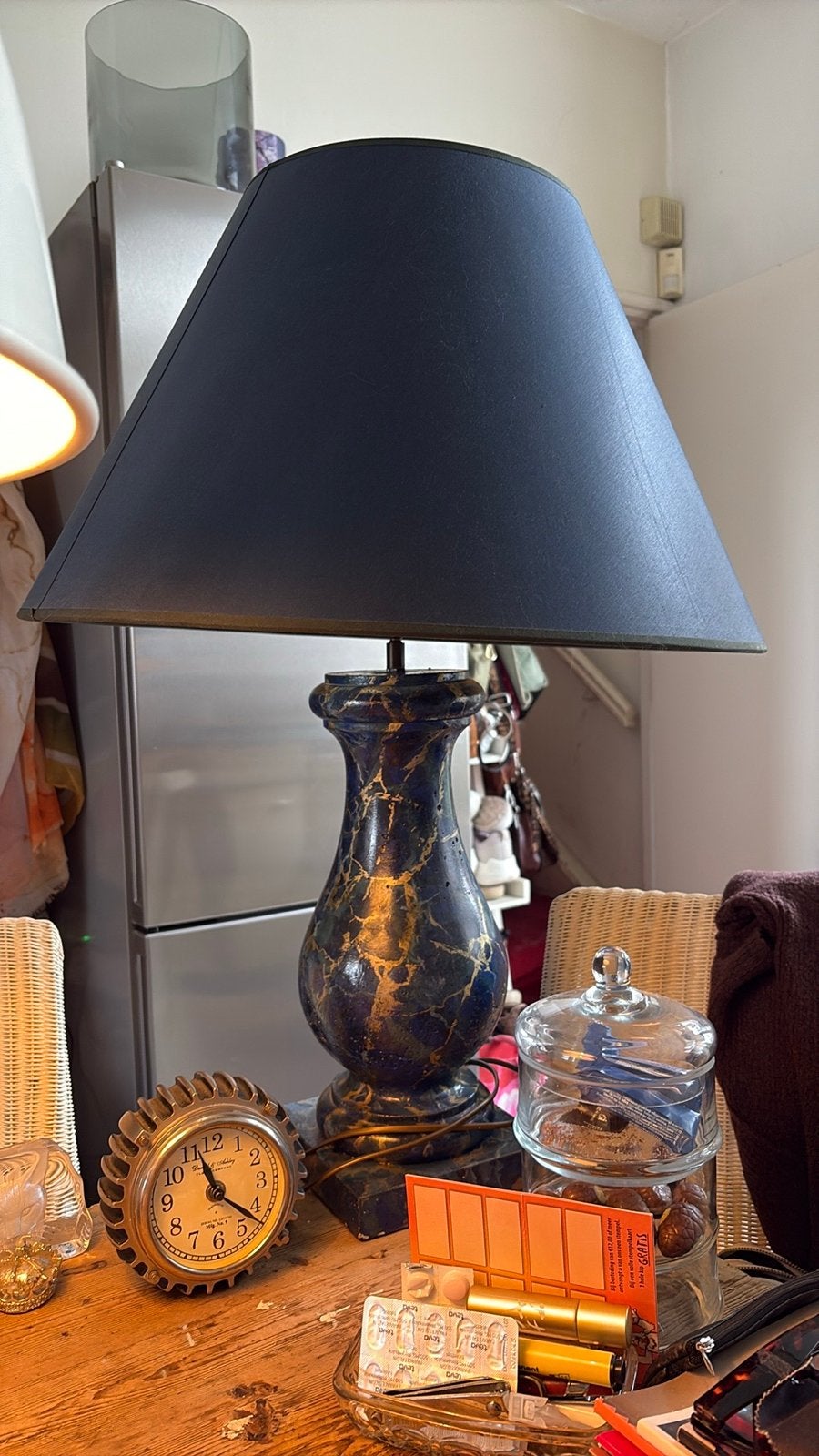 Elegante tafellamp met blauw-gouden marmerlook en zwarte kap, Ophalen, Gebruikt, Meerkleurig, Keramiek
