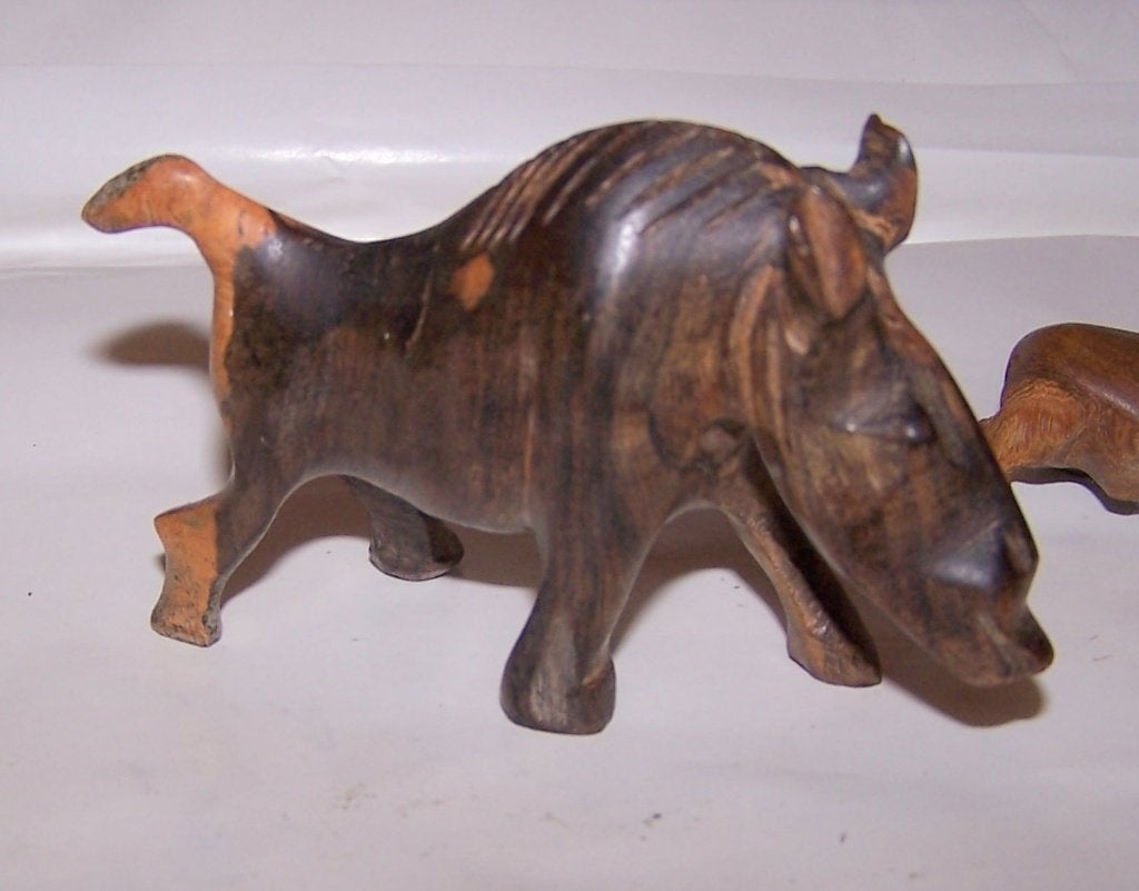 Klein Afrikaans houtsnijwerk wild zwijn. Izgs., Houtsnijwerk, Minder dan 20 cm, Ophalen of Verzenden, Hout