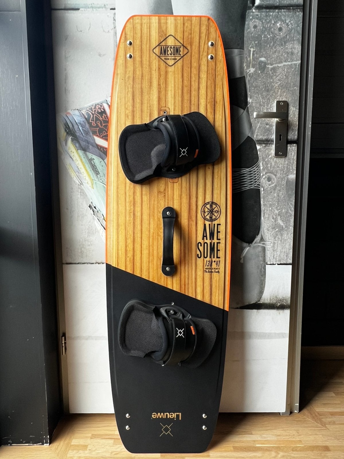 Lieuwe Awesome 138  41 – nieuw, met voetpads en boardbag, Twintip, Ophalen, Nieuw, Kiteboard