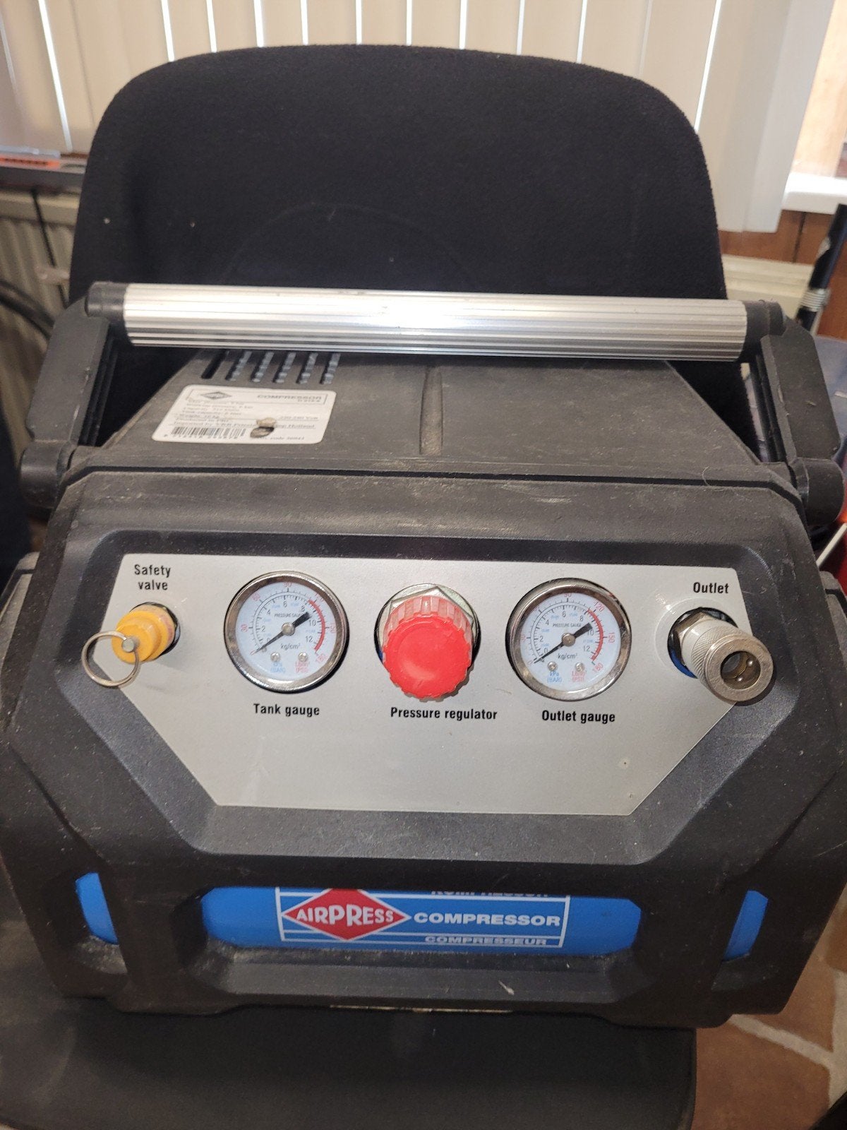 Airpress Compressor met accessoires, Ophalen, Gebruikt, 6 tot 10 bar, 200 tot 400 liter/min