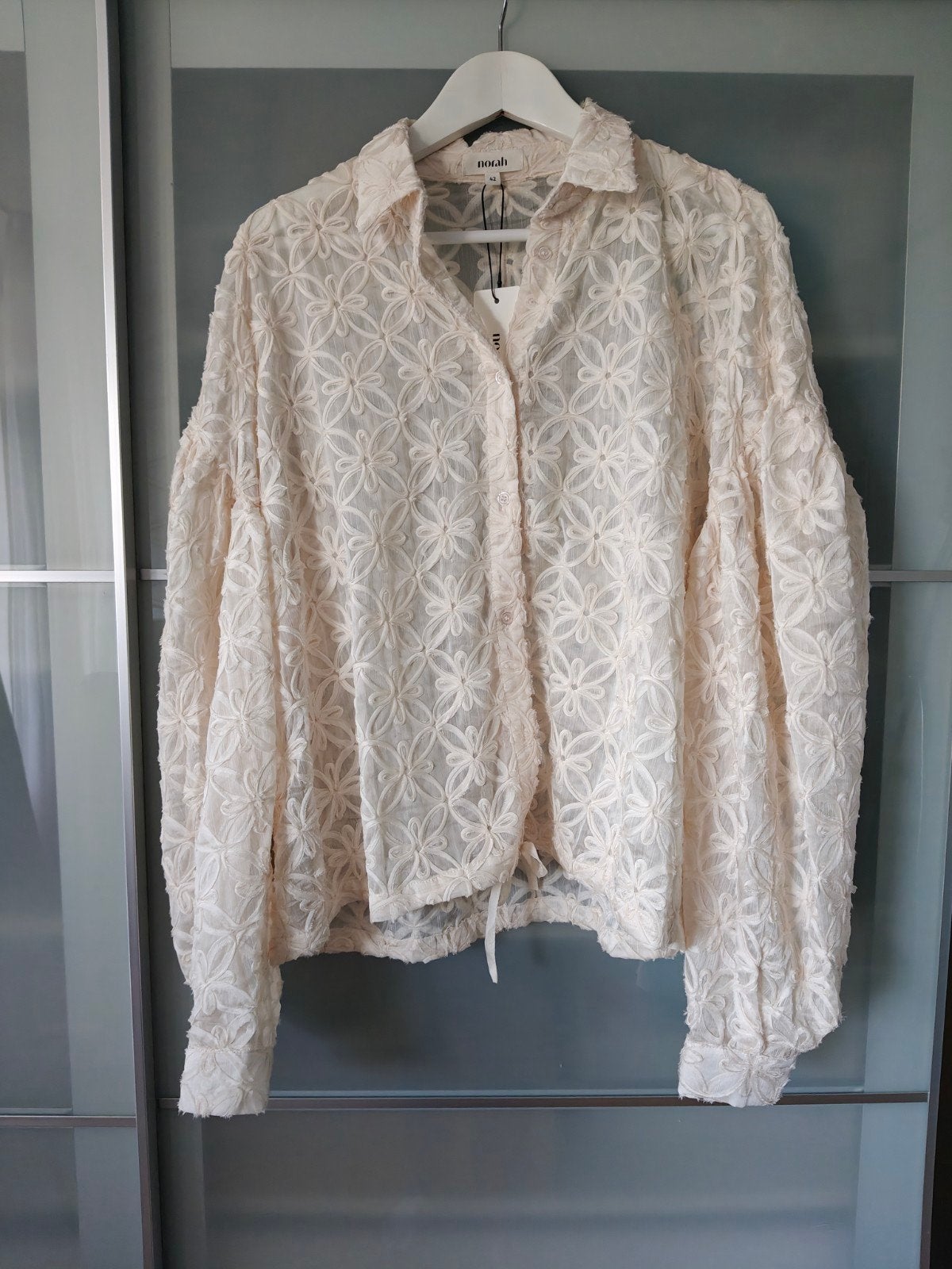 Norah blouse met bloemenpatroon - Nieuw met kaartjes, Kleding | Dames, Beige, Maat 42/44 (L), Nieuw, Ophalen of Verzenden