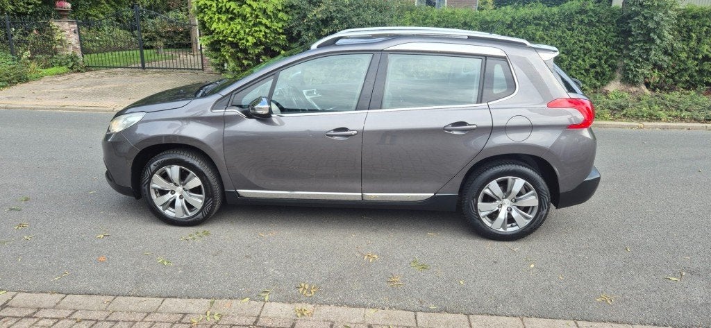 Peugeot 2008 1.2 VTi Allure/Trekhaak/cruise control/climate/, Voorwielaandrijving, Euro 5, Huisgarantie, 1199 cc