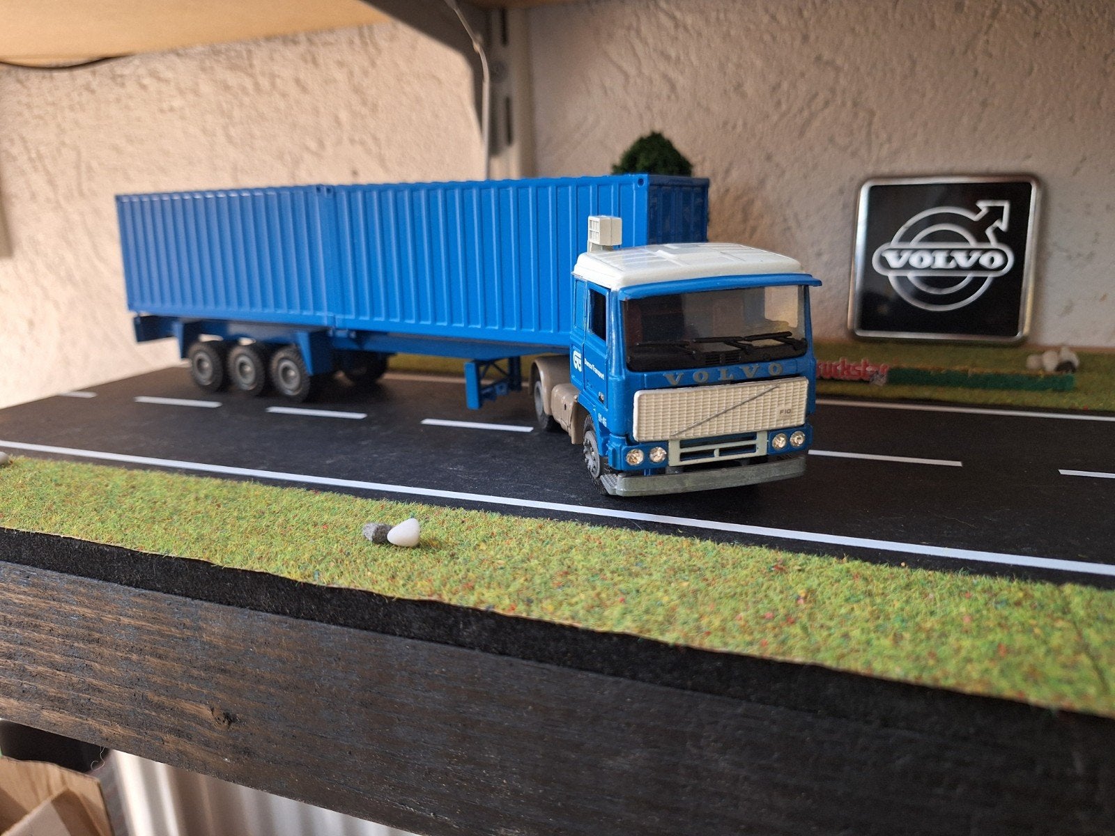 VOLVO F10.  DAMCO.   TEKNO, Hobby en Vrije tijd, Modelauto's | 1:50, Verzenden, Zo goed als nieuw, Bus of Vrachtwagen, Tekno