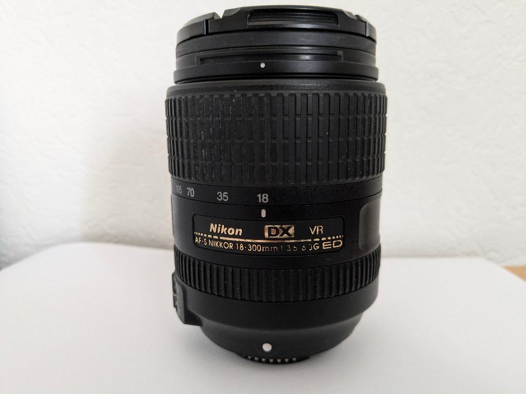 Nikon reislens 18-300mm de alles in 1 lens, Ophalen of Verzenden, Zo goed als nieuw, Telelens, Zoom