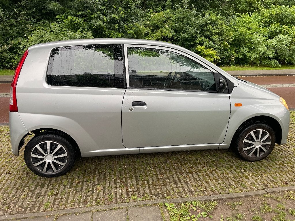 Daihatsu Cuore 1.0 3D 2008 Grijs, Auto's, Stof, 600 kg, Zwart, 18 €/maand